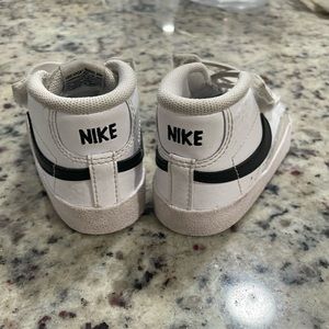 Toddler Nike shoes size 4c